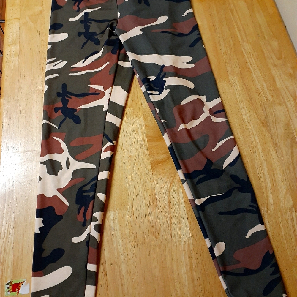 Camo booty leggings